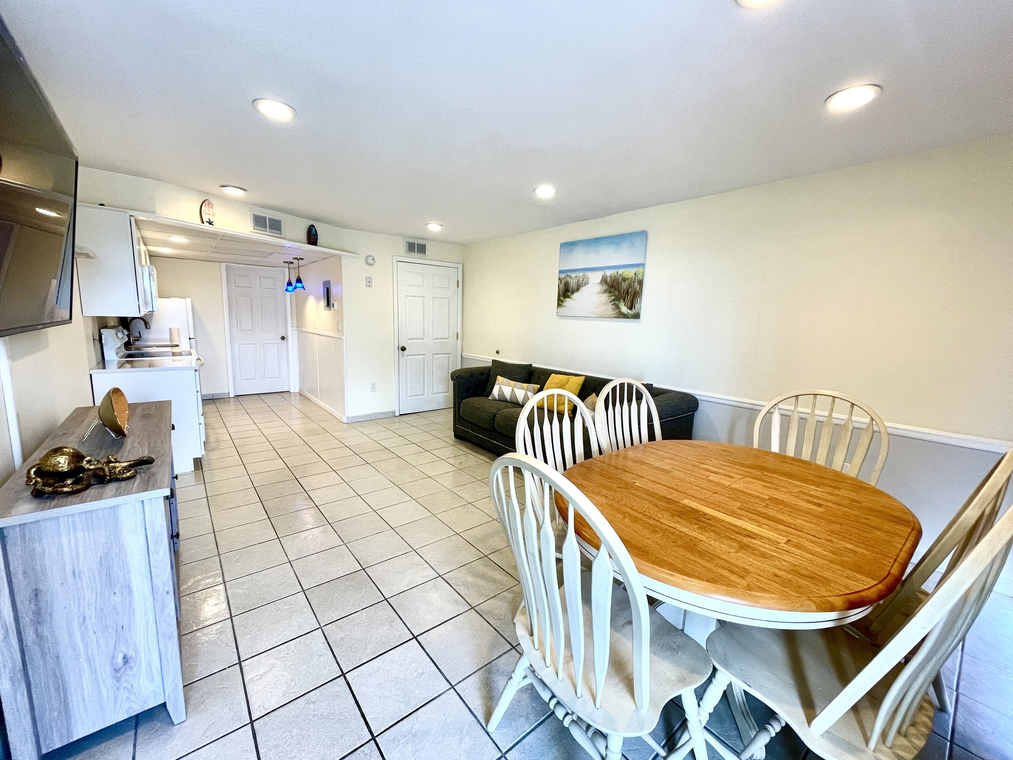 312 Oversized !!beach front condo sleeps 6
