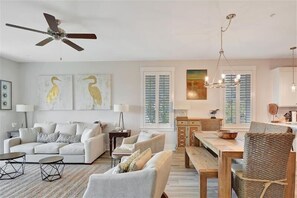 Smart TV - The Moorings #36<br>Luxe Riverfront Condo! (Jekyll Island)