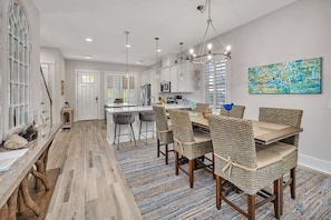 Dining - The Moorings 43 Relax in Luxury - Pet Friendly (Jekyll Island)