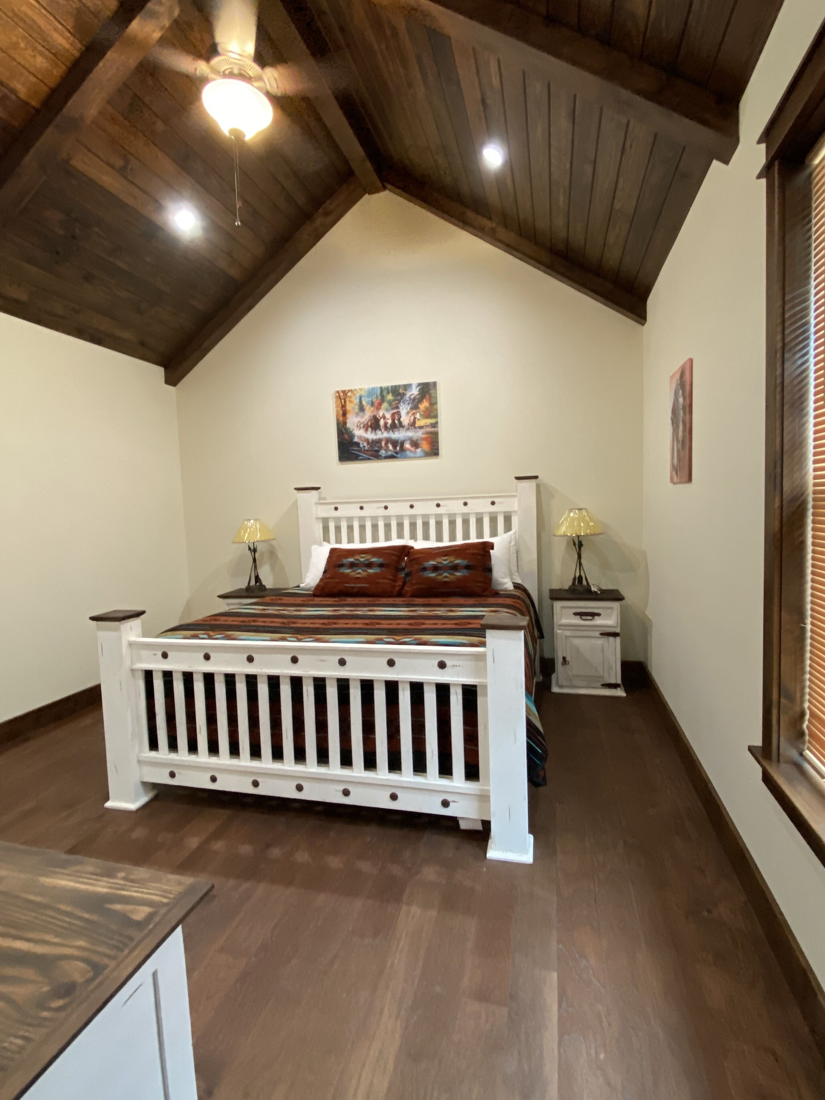 6 bedrooms, free WiFi, bed sheets, wheelchair access