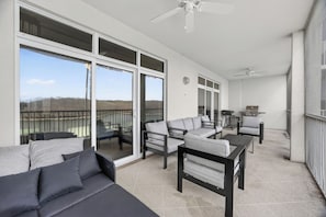 Interior - Freshly Remodeled @ The Towers at Parkview Bay! Hot Tub, Indoor & Outdoor Pools (Osage Beach)