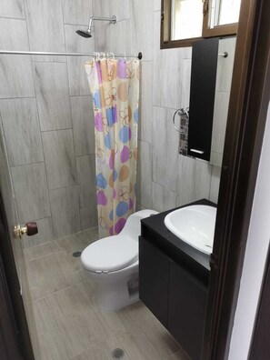 Dusche, Handtücher, Seife, Toilettenpapier