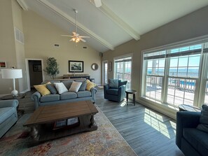 Smart TV, DVD player, books - The House - Gulf Beachfront, POOL, 4 Bedroom, 3 Bath, Pet Friendly, Sleeps 12. (Dauphin Island)