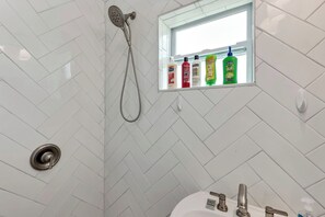 Combined shower/tub, hair dryer, towels, soap