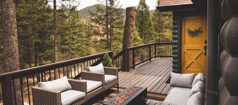 Private Mountain Retreat: Hot Tub, Loft & Fire Pit, by Forest & Peak Retreats!