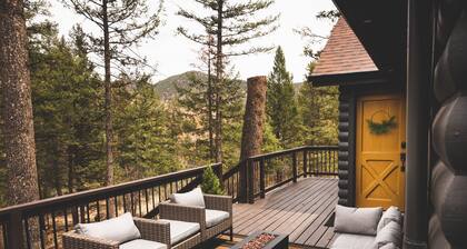 Rustic Meets Modern: Newly Remodeled Cabin w/ Hot Tub & Loft