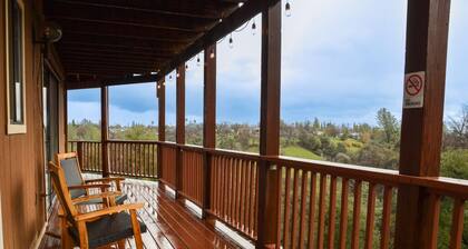 Private Room and Entrance, amazing views, deck space.