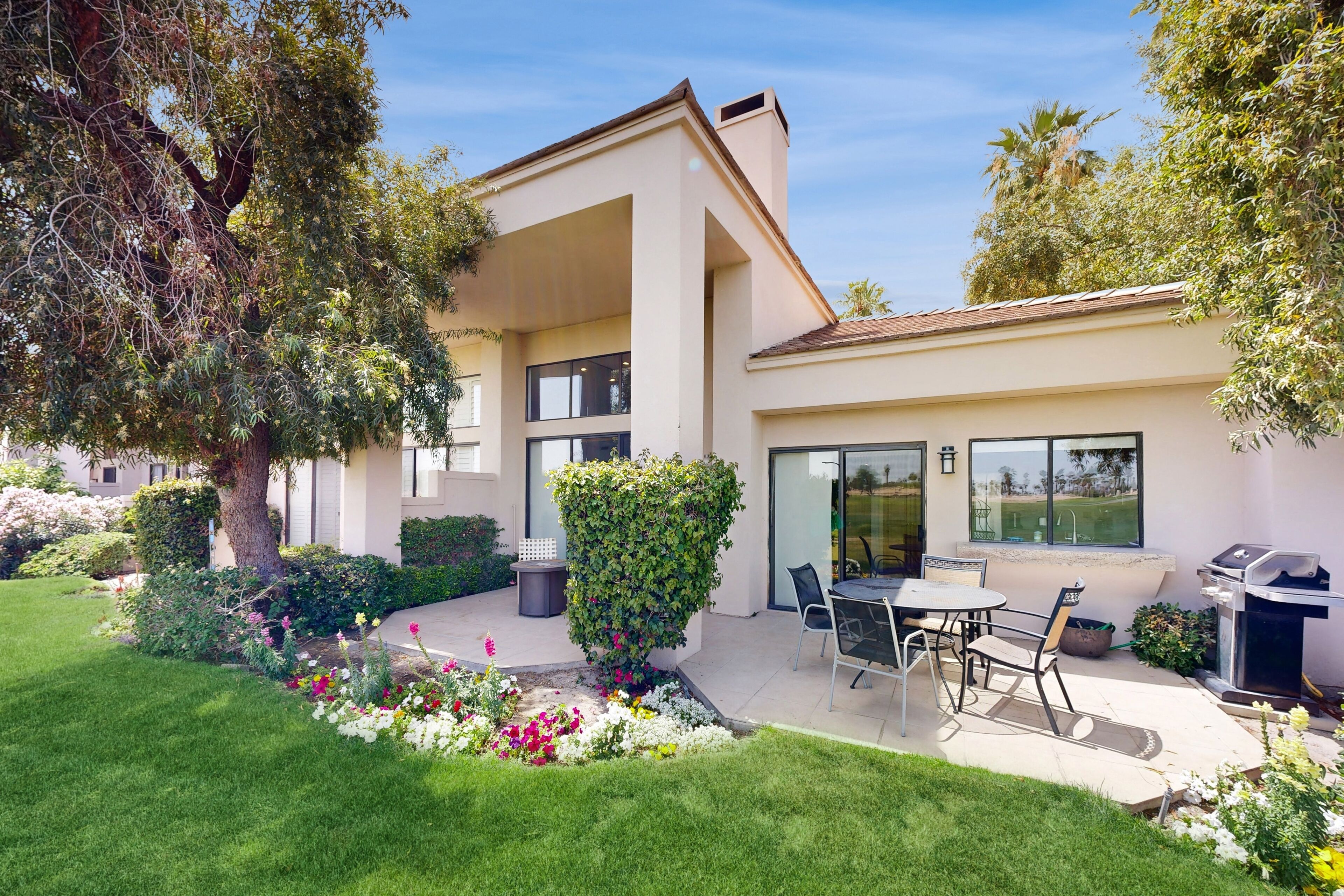 Spacious Condo on Golf Course with Private Patio, Pool & Hot Tub 3BR #245840