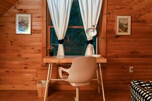 Interior - Beautiful Cedar Chalet Overlooking Jay Branch (Jay)