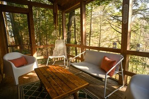 Property grounds - Beautiful Cedar Chalet Overlooking Jay Branch (Jay)