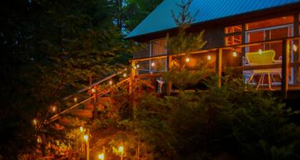 Beautiful Cedar Chalet Overlooking Jay Branch