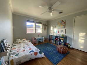 3 Schlafzimmer, Schreibtisch, Reisekinderbett, WLAN