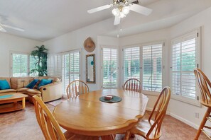 Dining - Expansive home with fireplace, heated pool & and spa in backyard haven (Indio)