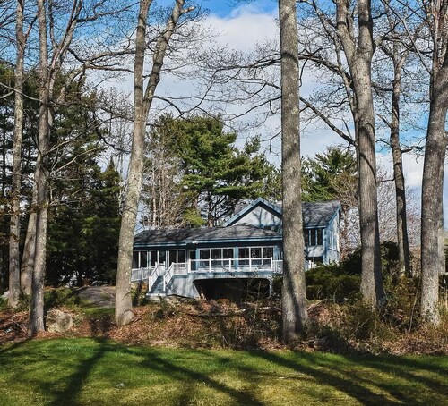 5+ bedroom Midcentury Damariscotta River home