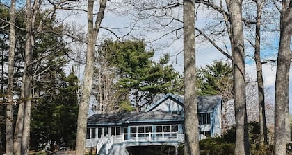 5+ bedroom Midcentury Damariscotta River home
