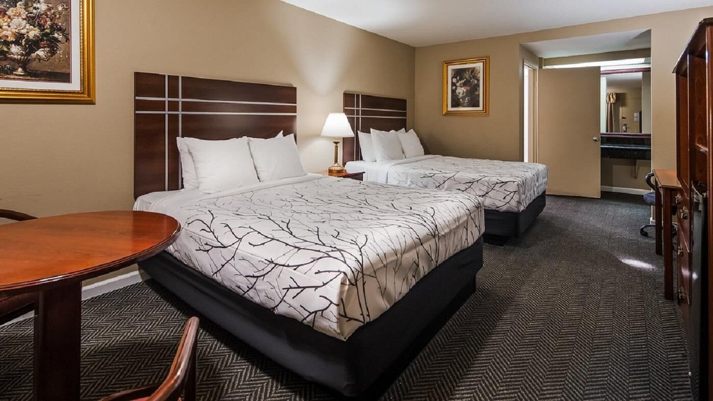 2 King Beds, 2 Rooms, 1 Bath Suite in El Cajon, United States