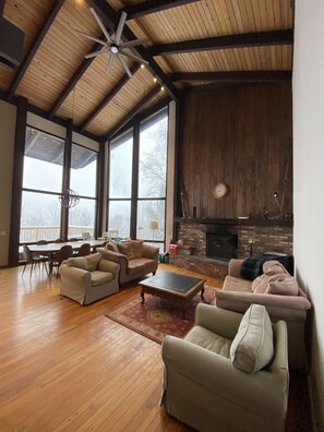 Smart TV, fireplace - Private 6 bedroom Chalet 5min to Mt Snow (Dover)