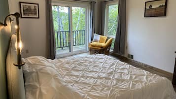 6 bedrooms, travel crib, free WiFi, bed sheets