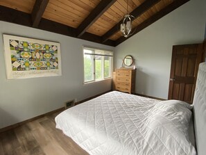 6 bedrooms, travel cot, free WiFi, bed sheets