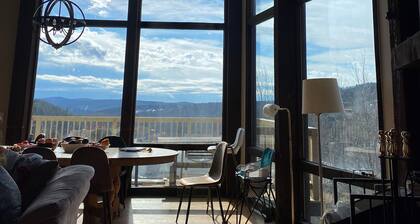 Private 6 bedroom Chalet 5min to Mt Snow