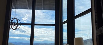 Private 6 bedroom Chalet 5min to Mt Snow