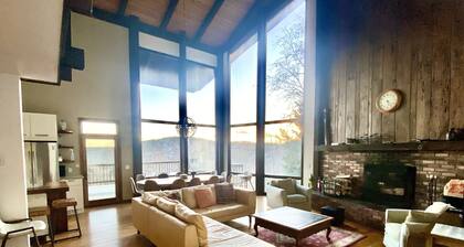 Private 6 bedroom Chalet 5min to Mt Snow