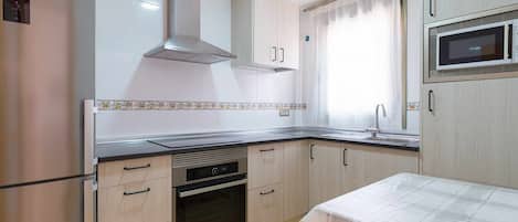 Fridge, microwave, oven, coffee/tea maker