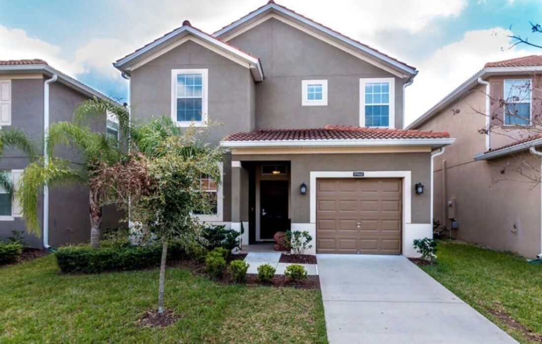 8960 - BEAUTIFUL HOME FOR 12 PEOPLE NEAR DISNEY