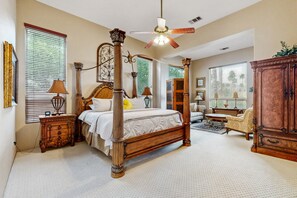 4 soverom, strykejern/-brett, internettilgang og sengetøy