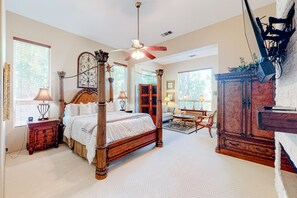 4 bedrooms, iron/ironing board, internet, bed sheets