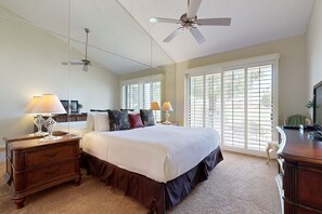 3 soverom, strykejern/-brett, internettilgang og sengetøy