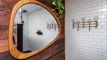 Deluxe Suite | Bathroom
