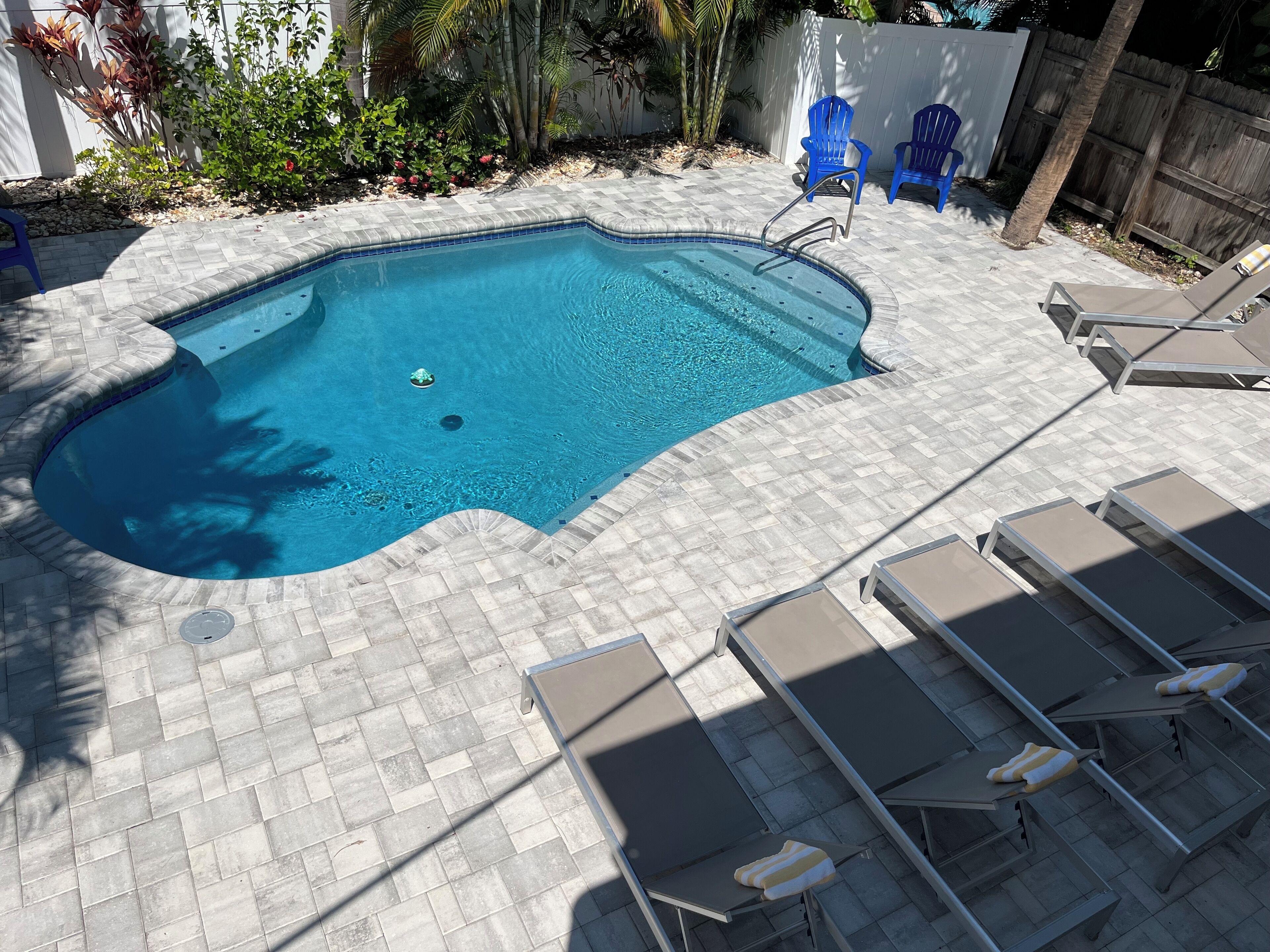 Private pool walk to beach and village 