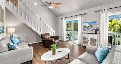 3 bed 2 Bath, heated pool, walk to beach and village