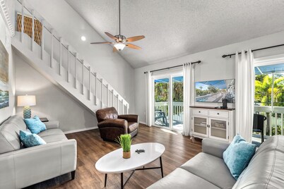 3 bed 2 Bath, heated pool, walk to beach and village