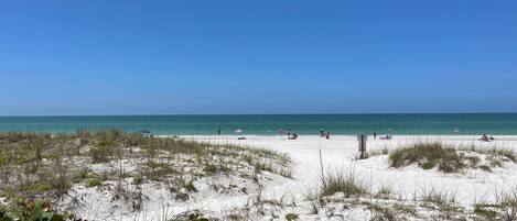 Am Strand, Liegestühle, Strandtücher