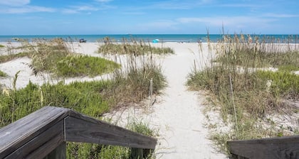 Ocean Oasis: Heated Pool Access, All Beach extras, Bikes, Surfboards, Putt Putt