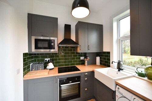 Lallan Shores - 2 bed newly refurbished ground floor flat in town centre location in Troon.