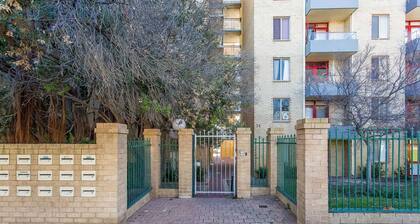 Sky High on Arundel Apartment - 4 minutes walk from the Fremantle Markets
