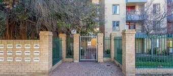 Sky High on Arundel Apartment - 4 minutes walk from the Fremantle Markets