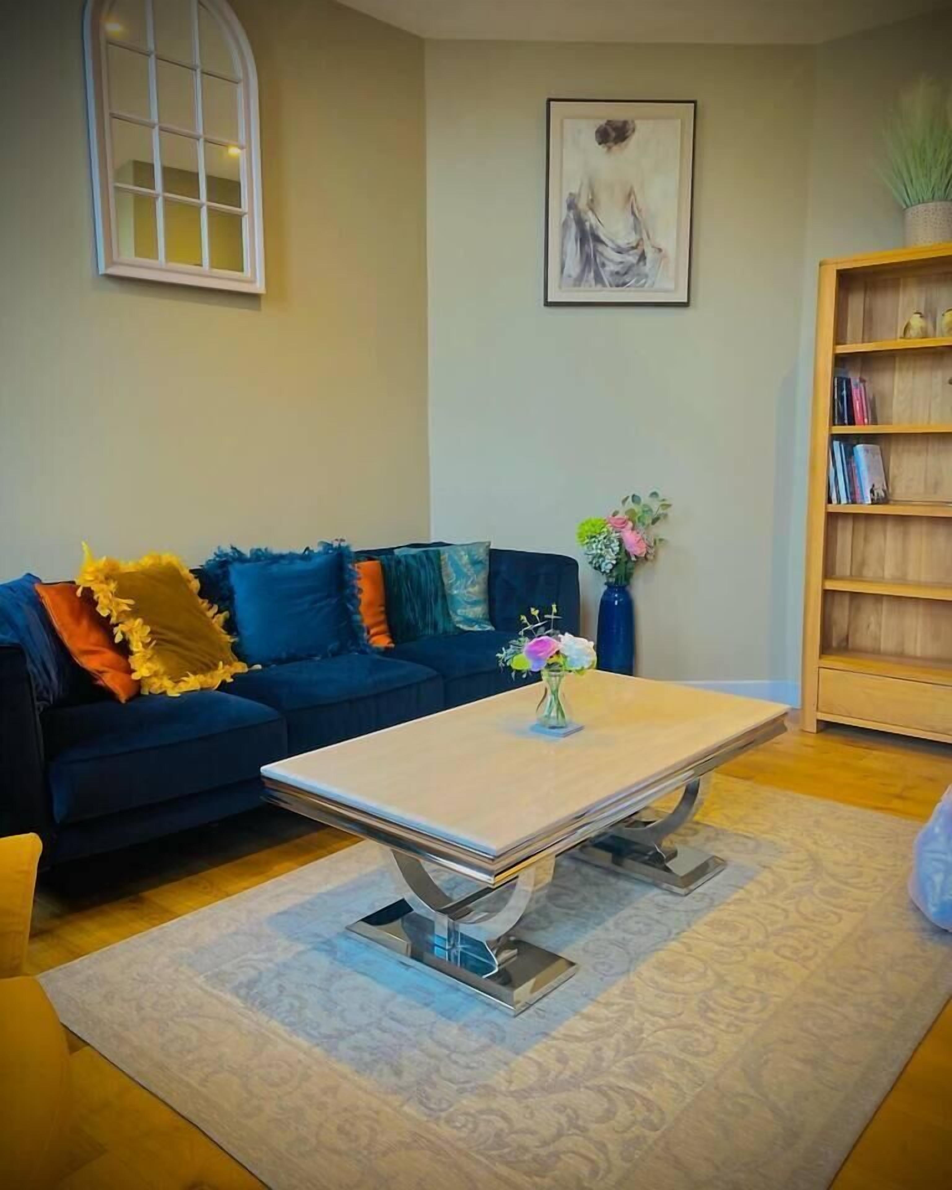 Flat-screen TV, Netflix, streaming services