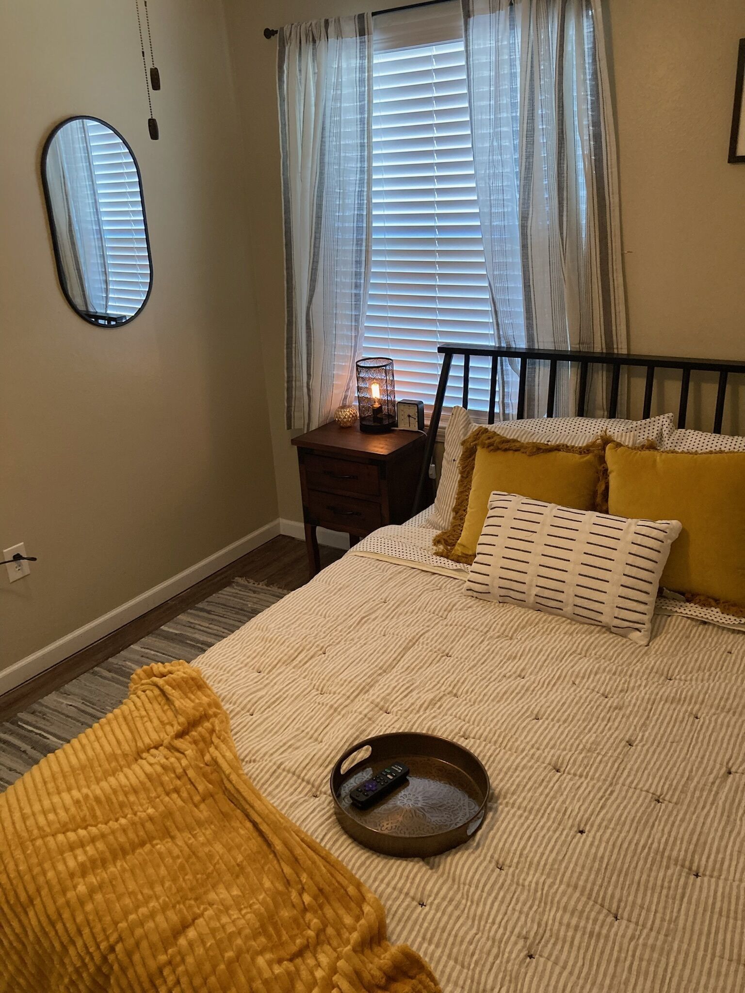 Peaceful, Charming Cottage w/ 2 BR + Great Views