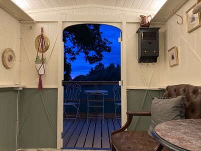 Pet Friendly - 2 Guests - Original Roadsmans Wagon