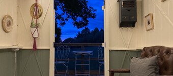 Pet Friendly - 2 Guests - Original Roadsmans Wagon