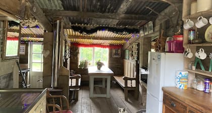 Pet Friendly - 2 Guests - Original Roadsmans Wagon