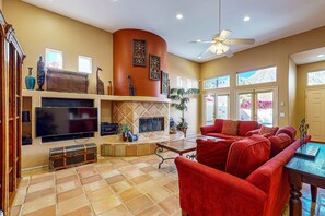 TV, fireplace, DVD player, stereo - Chic La Quinta Cove Retreat | Pool and Spa , Near Old Town 3BR #221616 (La Quinta)