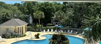 C2 Pet-friendly, 1 BR, 1 BA, sleeps 5