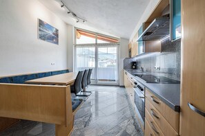 雪櫃、微波爐、焗爐、爐具