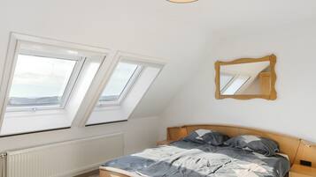3 Schlafzimmer, schallisolierte Zimmer, kostenloses WLAN, Bettwäsche