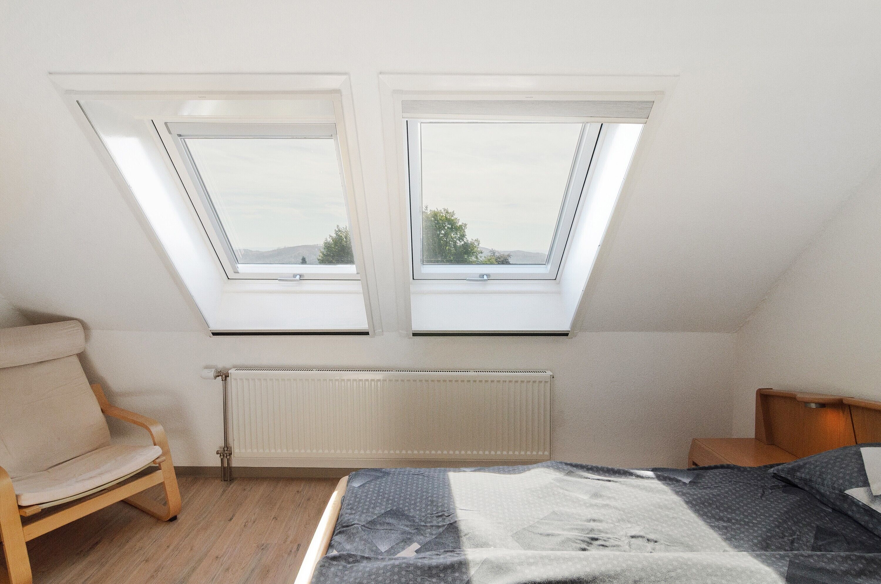 3 bedrooms, soundproofing, free WiFi, bed sheets